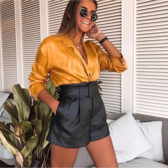 Zara black faux leather belted shorts size XLarge - Picture 1 of 7